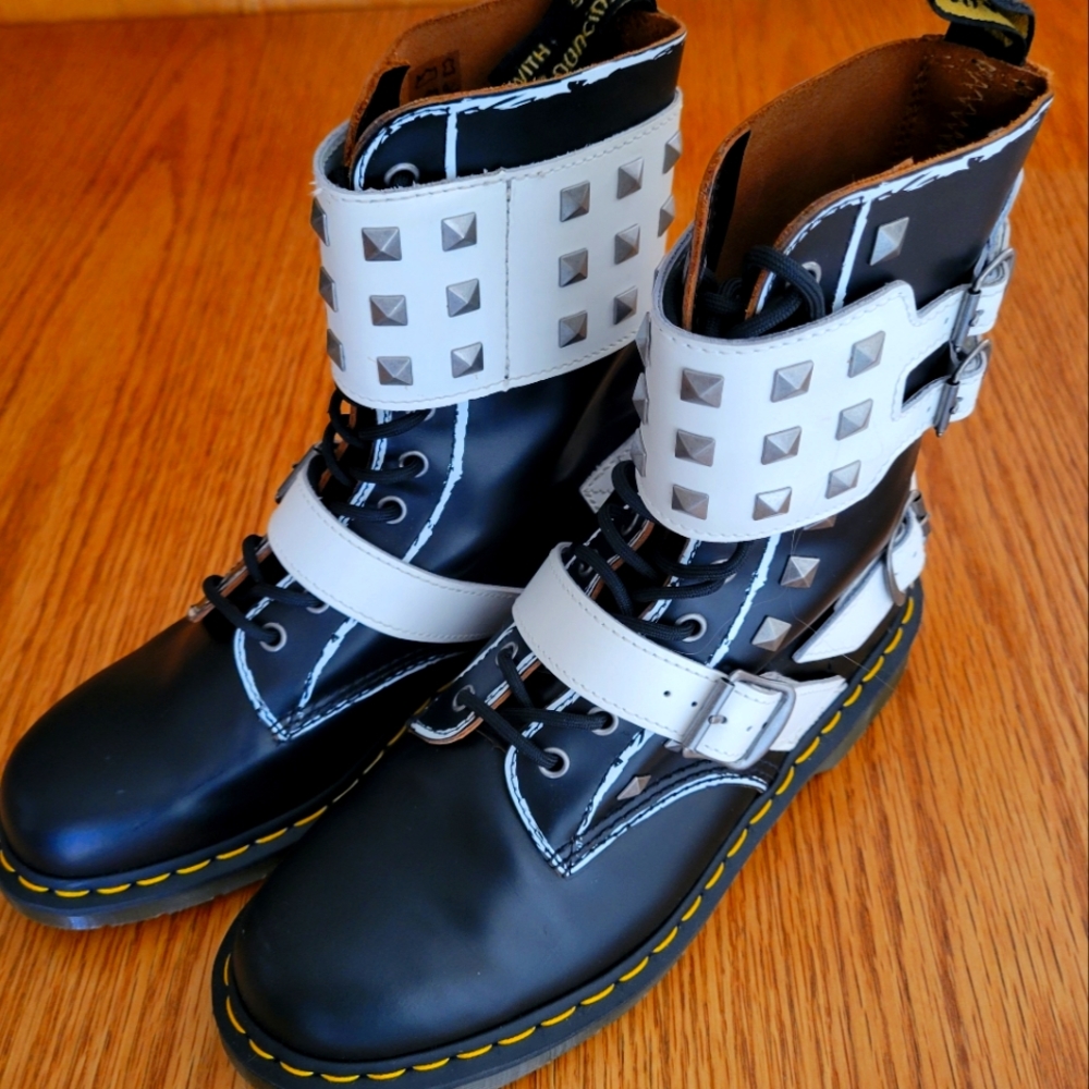 Made in Asia Doc Marten boot